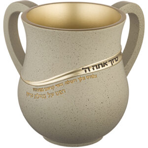 נטלה מהודרת מפולירזין בעיצוב אלגנטי